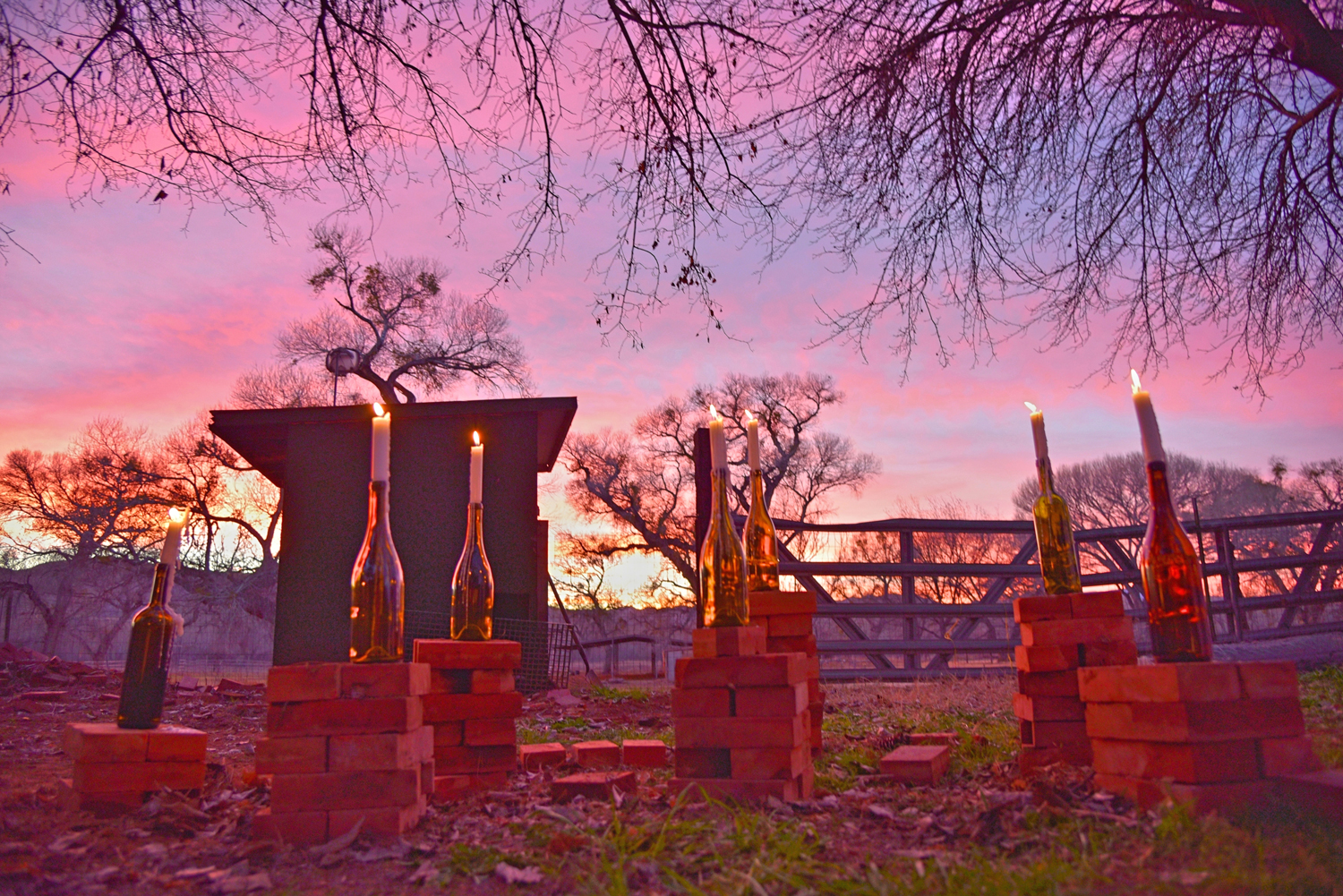 Weddings-Arizona-Wine-Bottle-Candles-Sunset_Carly-Carpenter.jpg