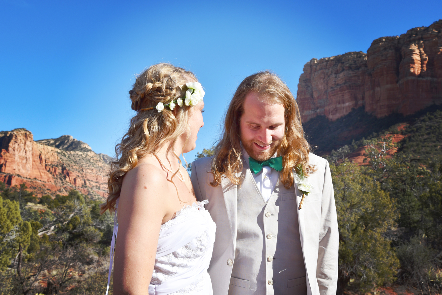Weddings-Sedona-Wedding-Bell-Rock-Arizona-Bride-Groom_Carly-Carpenter.jpg