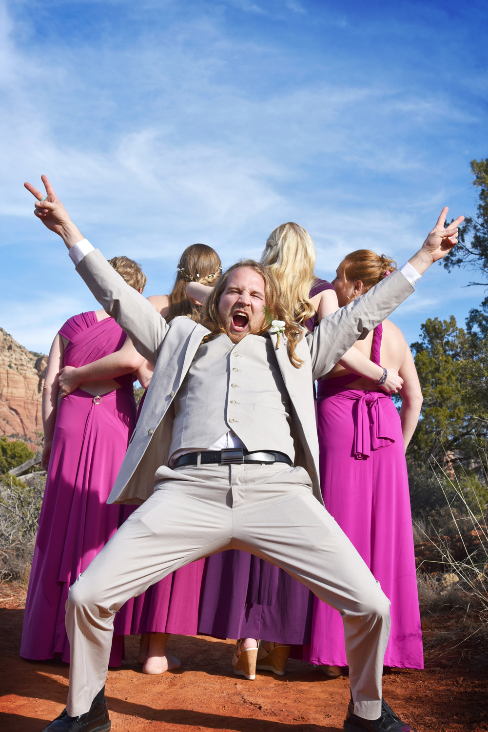 Weddings-Sedona-Wedding-Bell-Rock-Arizona--Groom-Bridesmaids_Carly-Carpenter.jpg