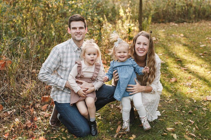 A little throw back to fall 2022 when Dan and Ashley used their family photo time to make a special announcement to Ashley&rsquo;s parents (swipe to see!).

#illinoisfamilyphotographer #chicagophotographer #chicagofamilyphotographer #northernillinois