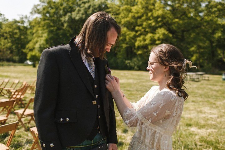 Steve and Ellie were married on a beautiful spring day in May at Camp Dan Beard in Northbrook, IL. When Steve and I first talked about their day, he told me that they wanted it to be super laid back and that ultimately they just wanted everyone to ha