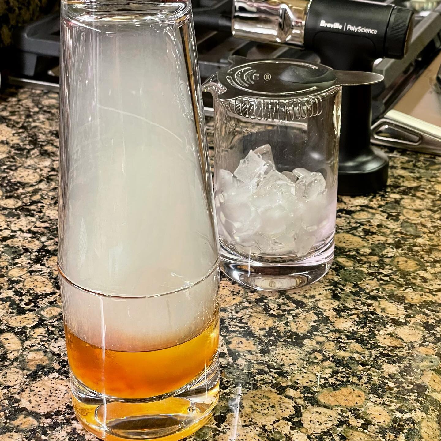 #oldfashionedcocktail #bourbon #hickerysmoke #smoked #bourbonwhiskey #woodfordreserve #oldfashioned
