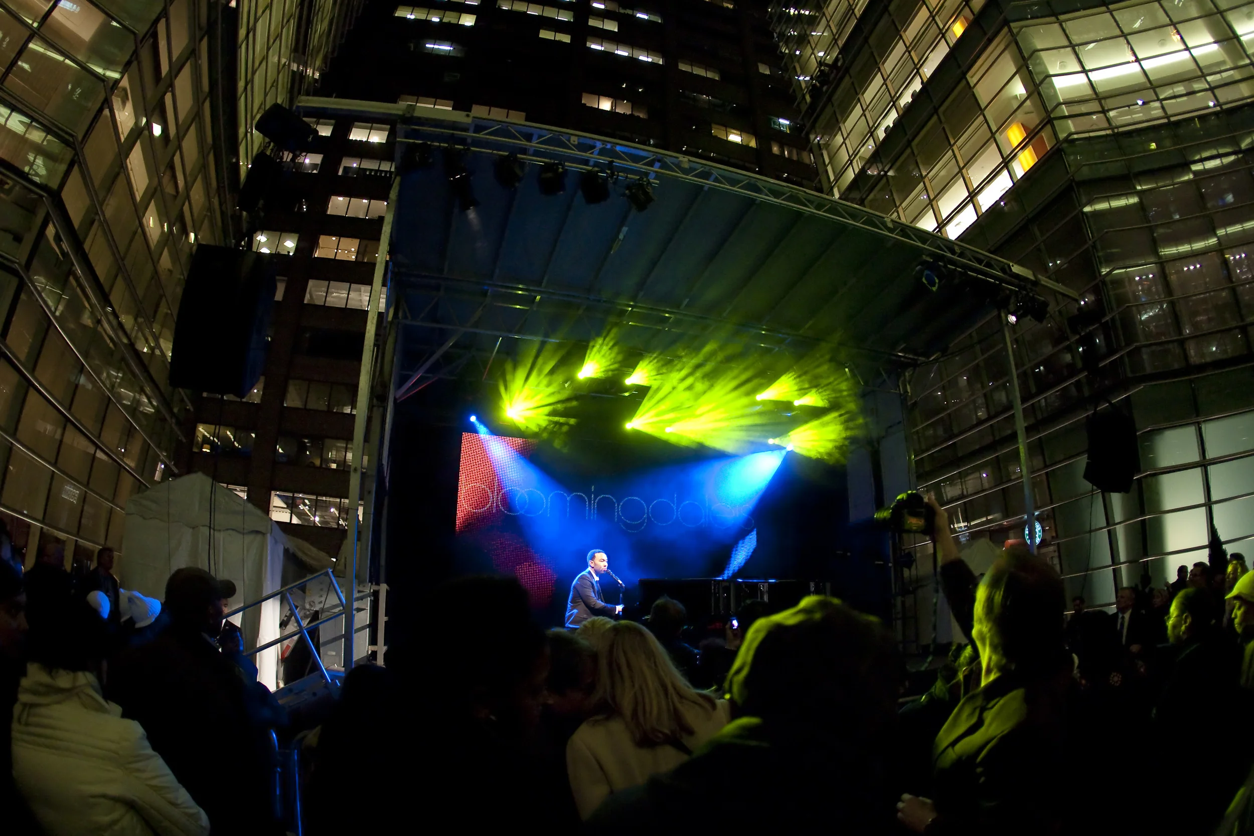 20101118_BloomingdalesHolidayLights_JohnLegend-0178-22.jpg