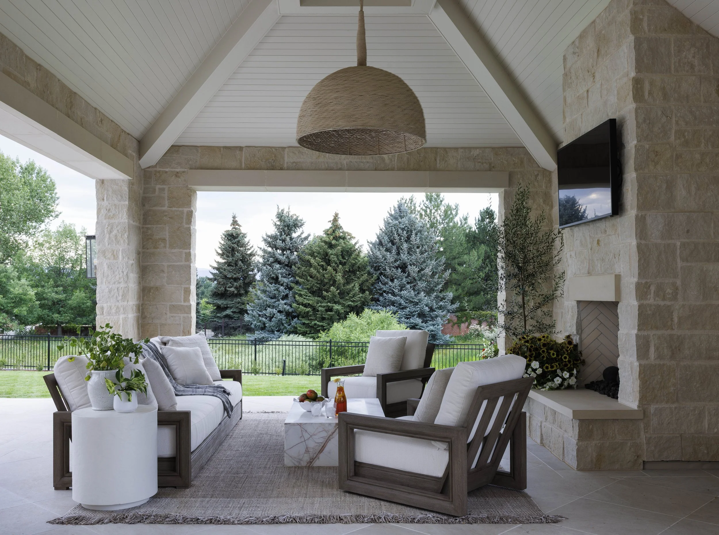 Exteriorfireplace5719.jpg