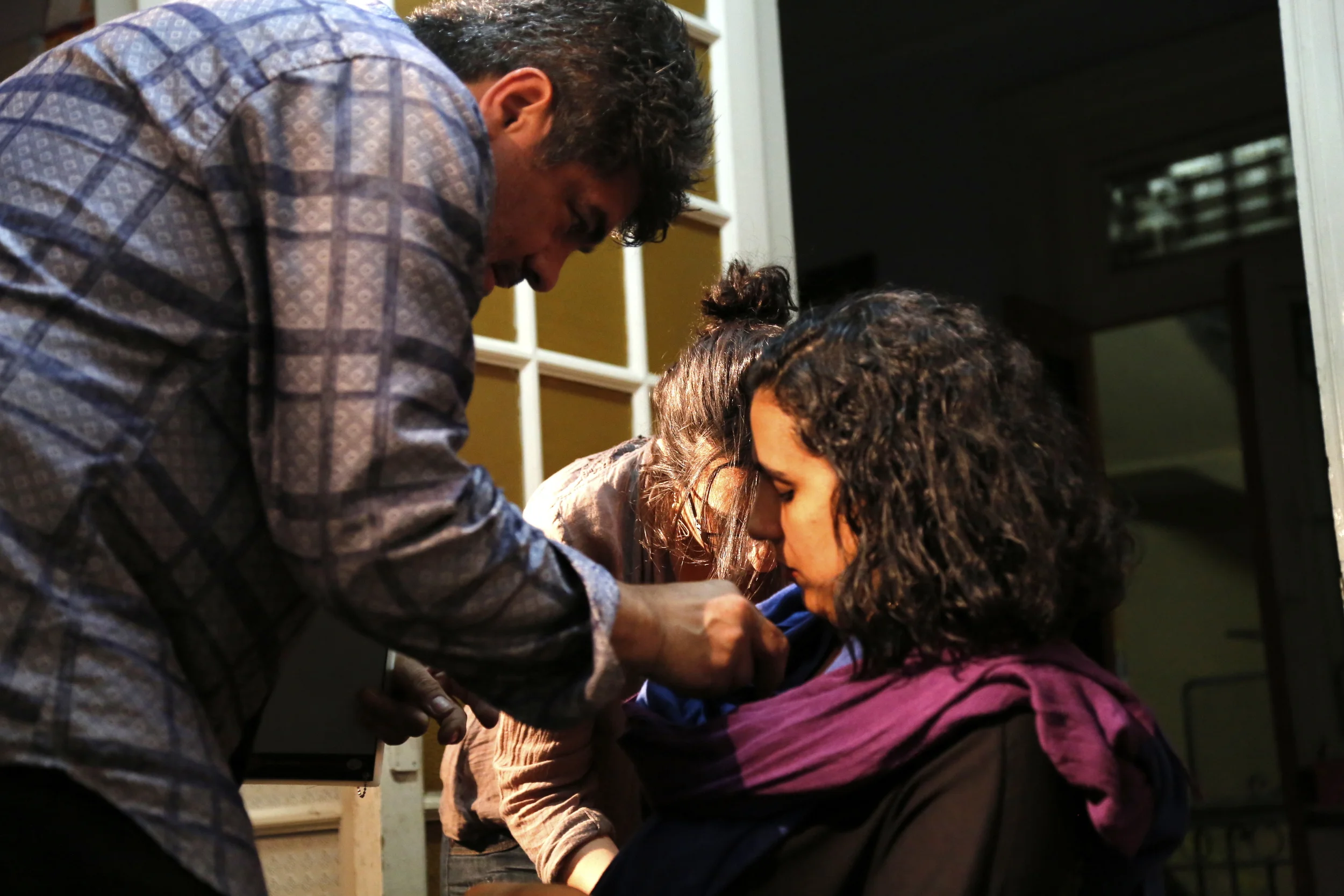  Cinematographer  Oscar Frasser  and co-director  Racha Najdi  getting artist  Salma Samy  ready for her interview. 