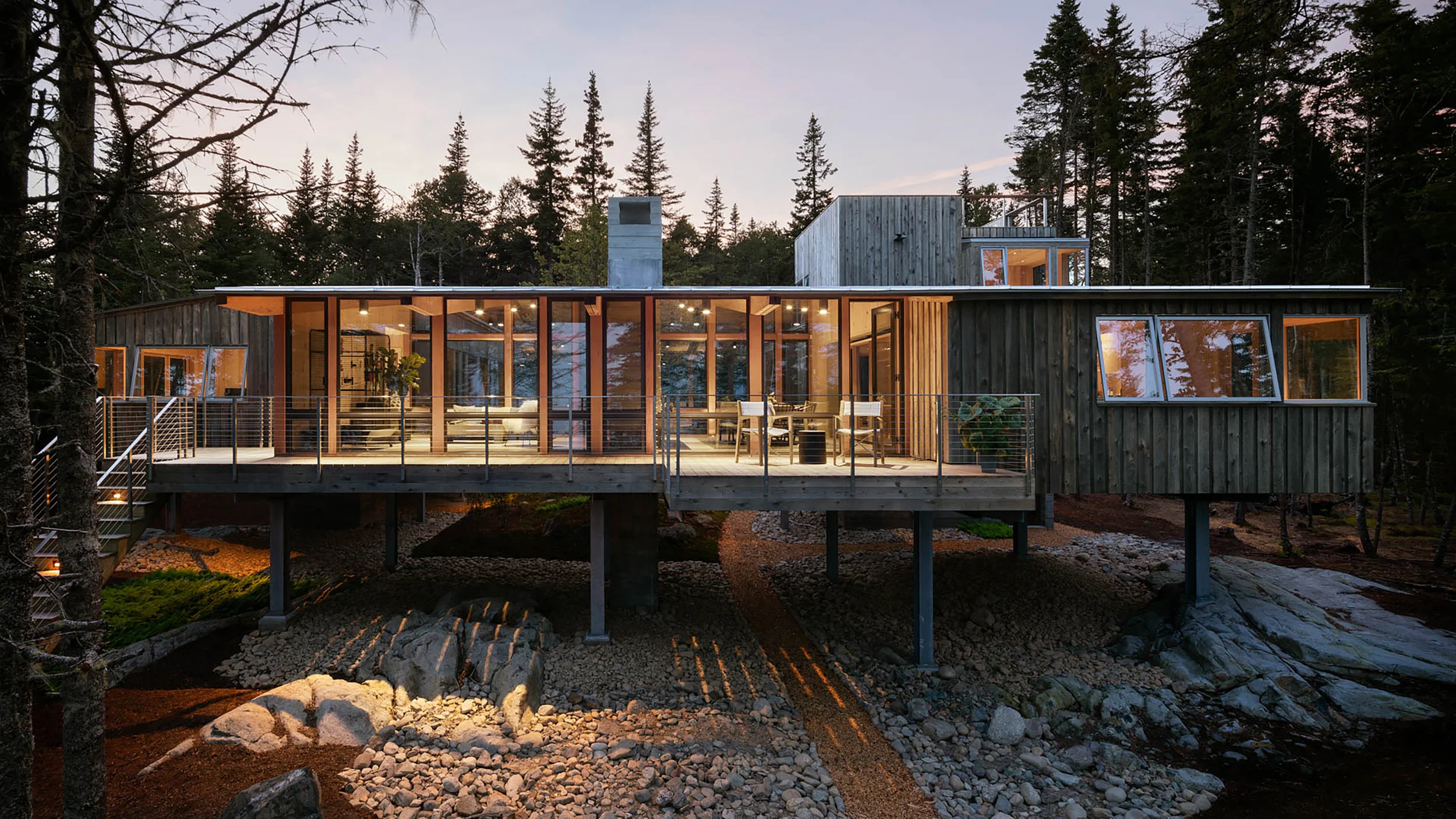 HONOR AWARD / RESIDENTIAL Englishman Bay Retreat WHITTEN ARCHITECTS PHOTOGRAPHED BY TRENT BELL