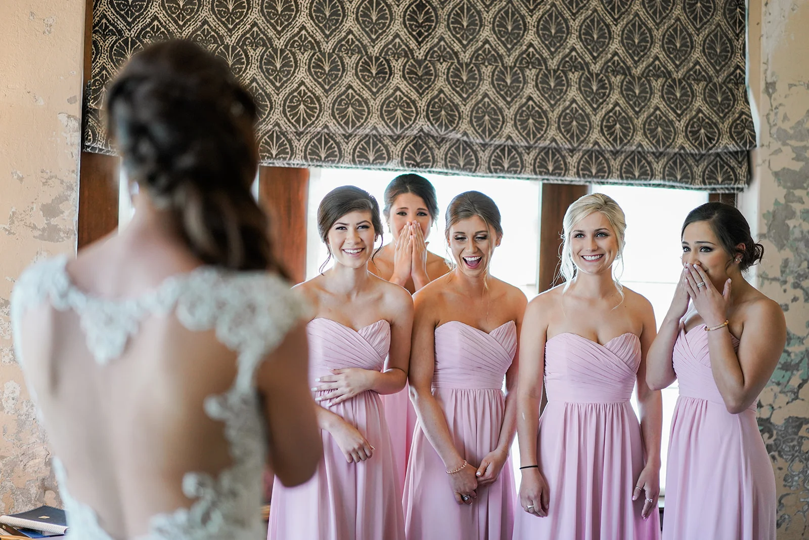 Getting ready at Hotel Emma. Hotel Emma Wedding Photographer.