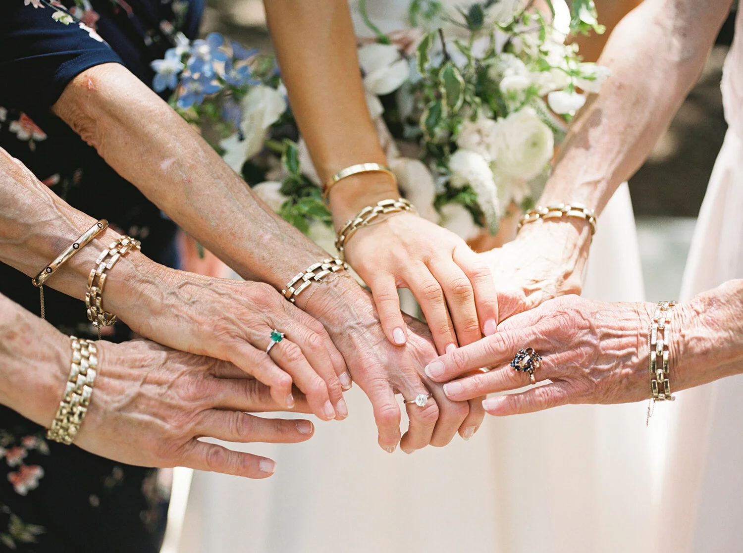 Mercury Hall Wedding | Brunch wedding | Family members with matching bracelets