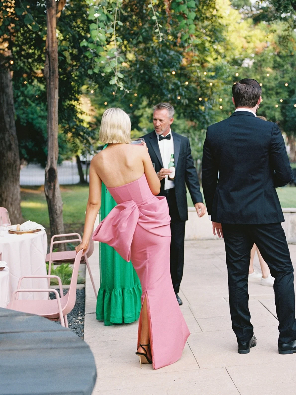 Feels like Valentine&rsquo;s Day on my film roll 💖 

Forever in love with this intimate wedding design by @dwellinthedetails