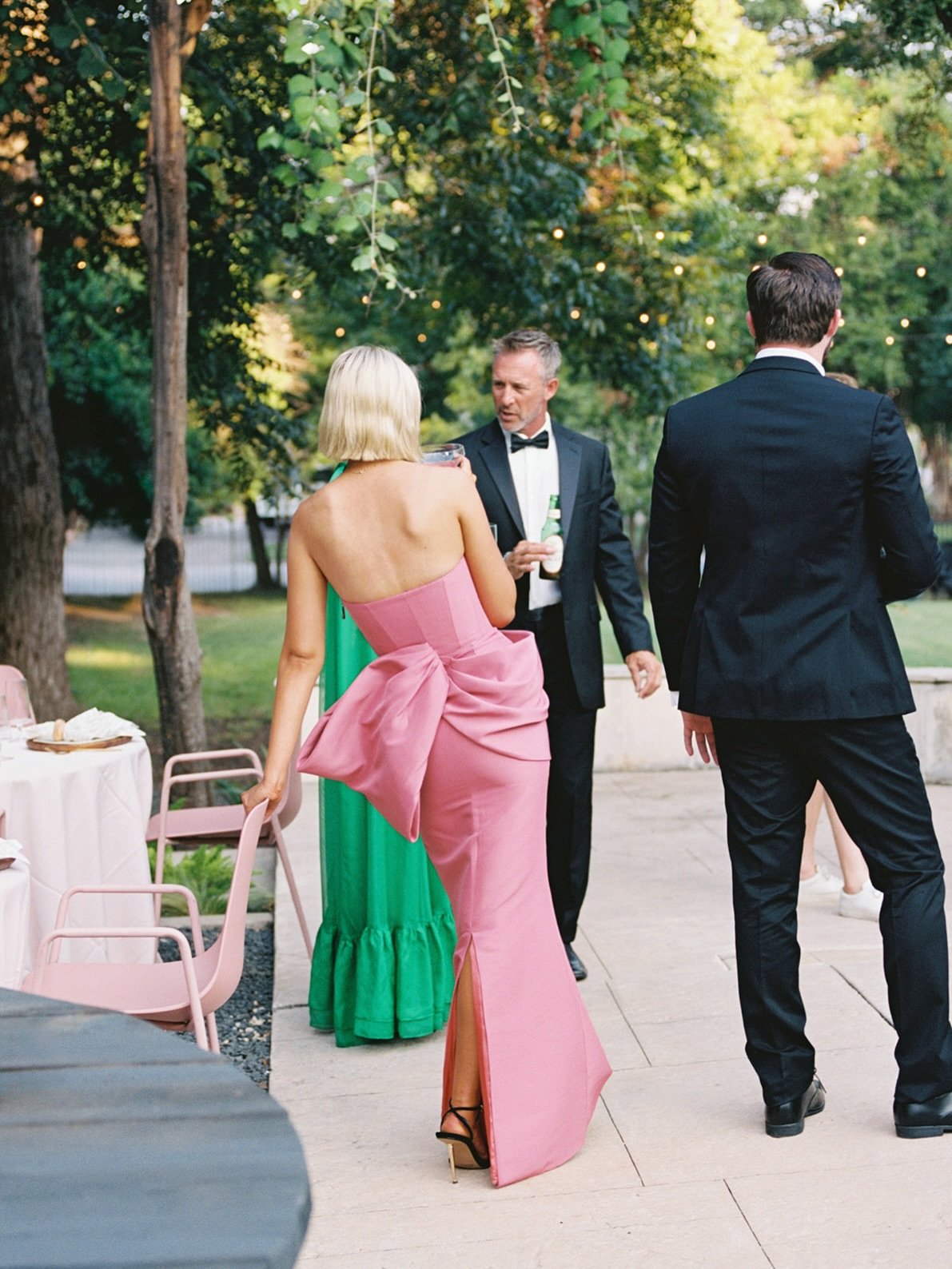 Feels like Valentine&rsquo;s Day on my film roll 💖 

Forever in love with this intimate wedding design by @dwellinthedetails