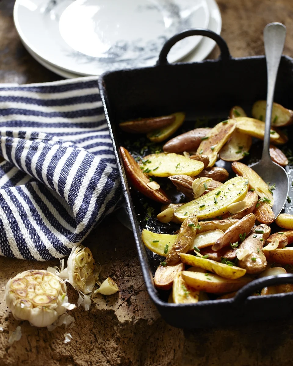20120713_Chronicle_TFMCookbook_RoastedPotatoesThymeGarlic0043.jpg