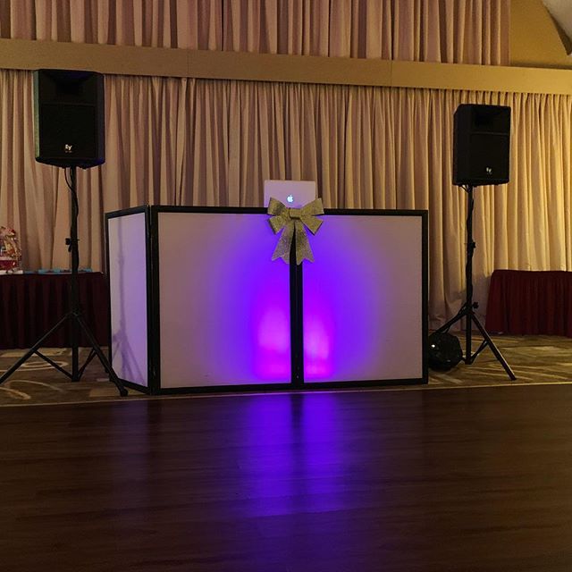 Jam packed Holiday party weekend starts with the LaurenHill Academy staff party! #djlife #weddingdj #nightlife #montreal #mtlnightlife #music #genre #song #songs #rap #instagood #beat #beats #jam #myjam #party #partymusic #newsong #remix  #bestsong #