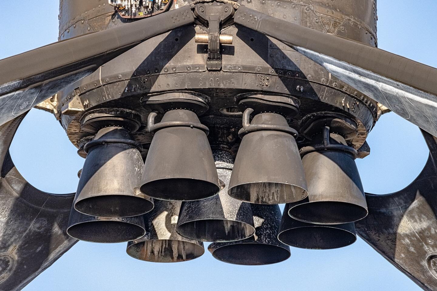 Falcon 9 Booster 1063&rsquo;s 9 Merlin 1D engines.