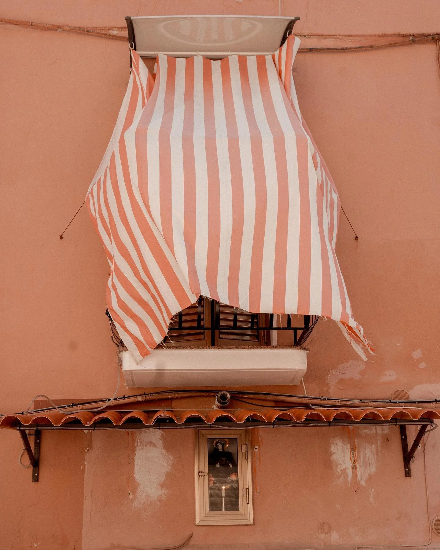 Wouldn&rsquo;t be Puglia without some laundry shots 

#puglia #polignanoamare #bari