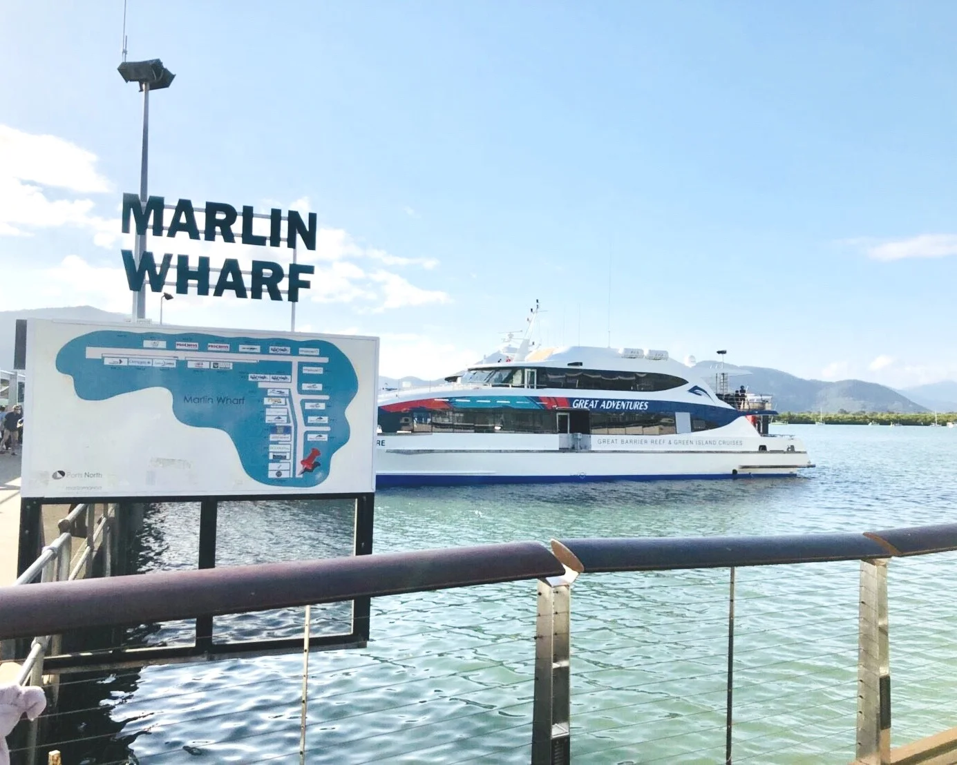海上デッキで過ごすグレートバリアリーフ1日ツアー Tci Sydney