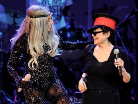 Lady-Gaga-Yoko-Ono-Los-Angeles-October-2010-Orpheum-Theater.jpg