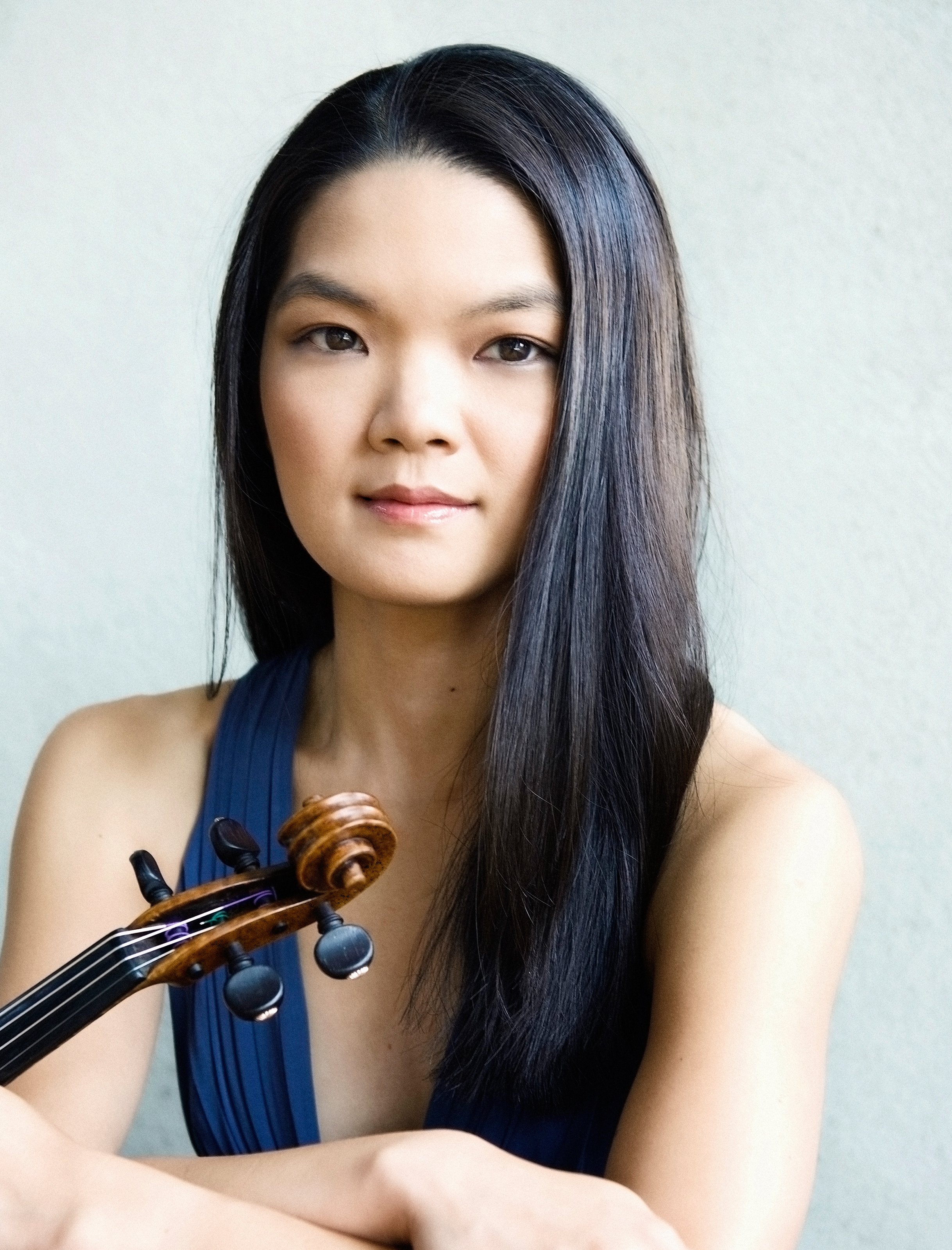 Violinist Janet Sung enjoys an acclaimed international career as a virtuoso soloist, recognized for her intense, exhilarating performances, and by her signature lustrous, burnished tone. Hailed by The Washington Post for her “riveting” playing and “exquisite tone”, her playing possesses the rare blend of fierce intelligence, subtlety and brilliant virtuosity.
