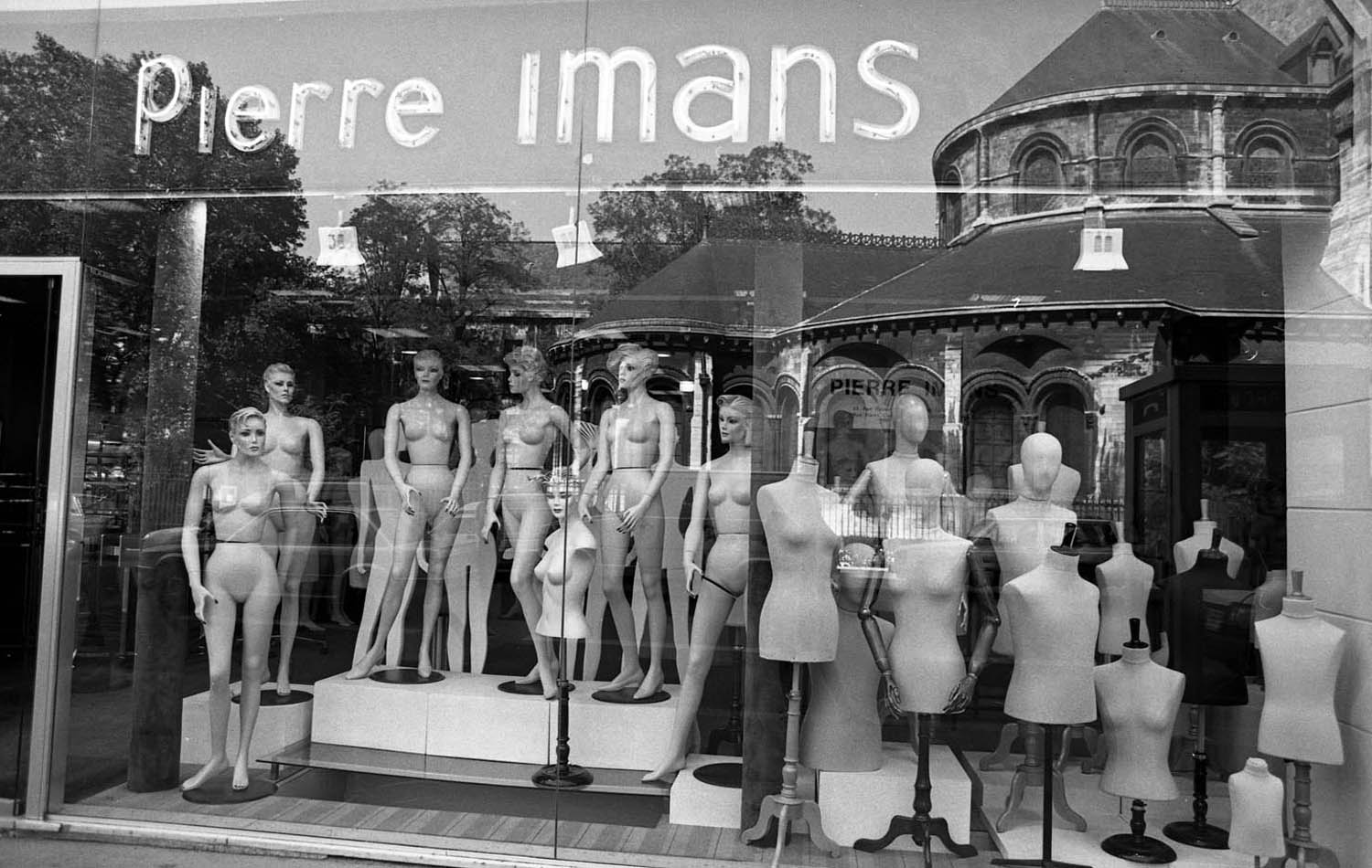 PARIS PIERRE IMANS.jpg