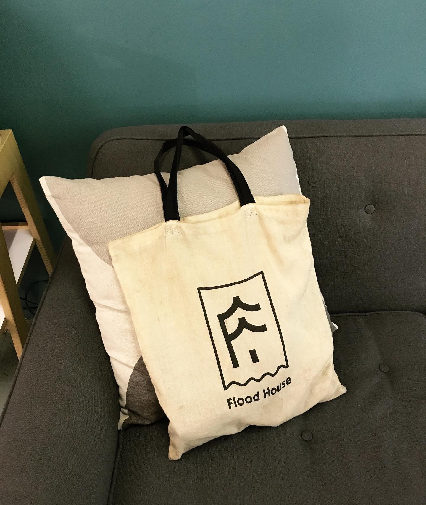 Spotted in the wild a @floodhouse_sa tote bag! Actually spotted on @tandem.designhouse who visited @brunch_shop this morning. 

We designed this logo for @floodhouse_sa a few years ago, it is one of our favourites. 

Tote printed by @innercityink. 


