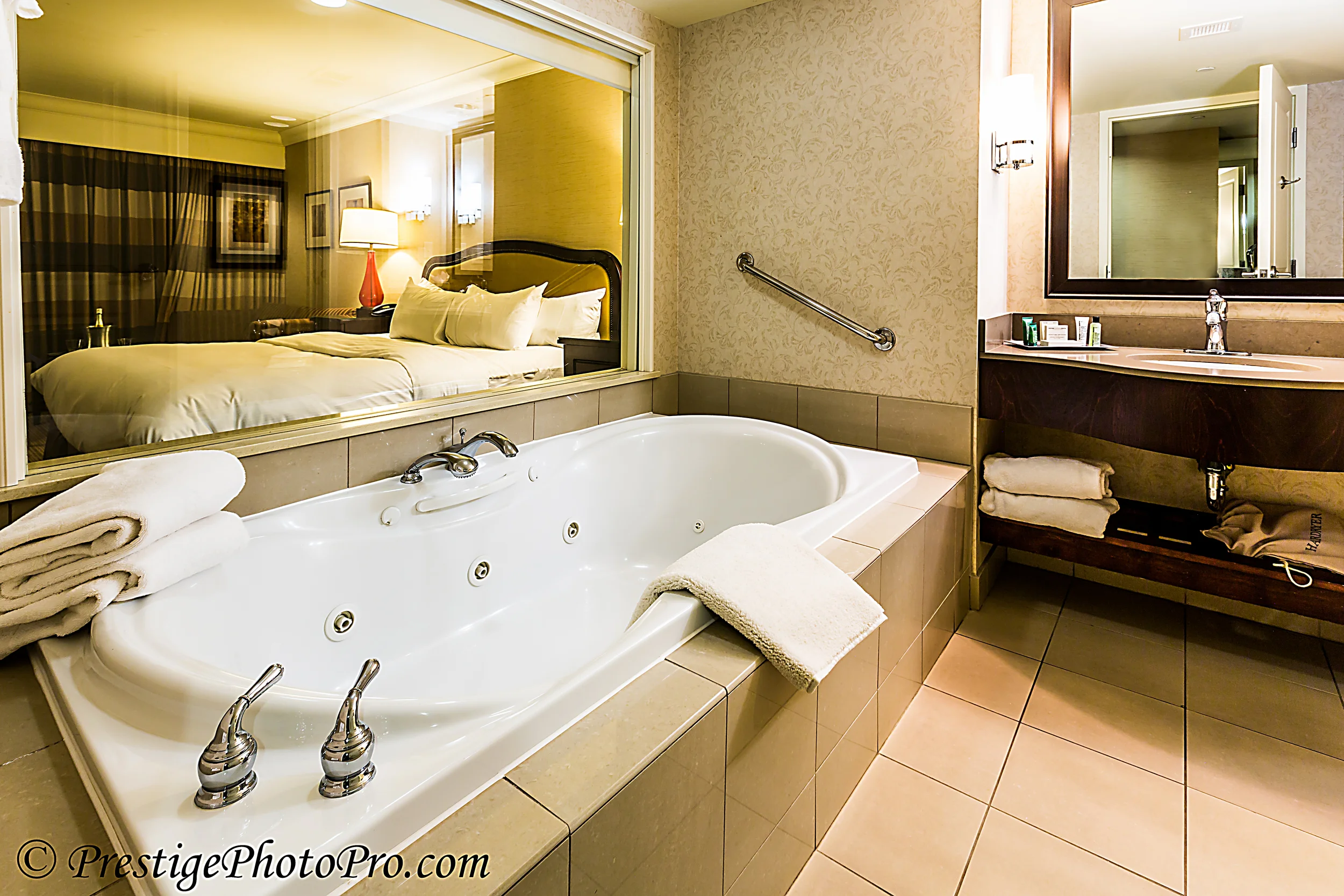 Hilton_Niagara_Falls_Before_and_After-8.jpg