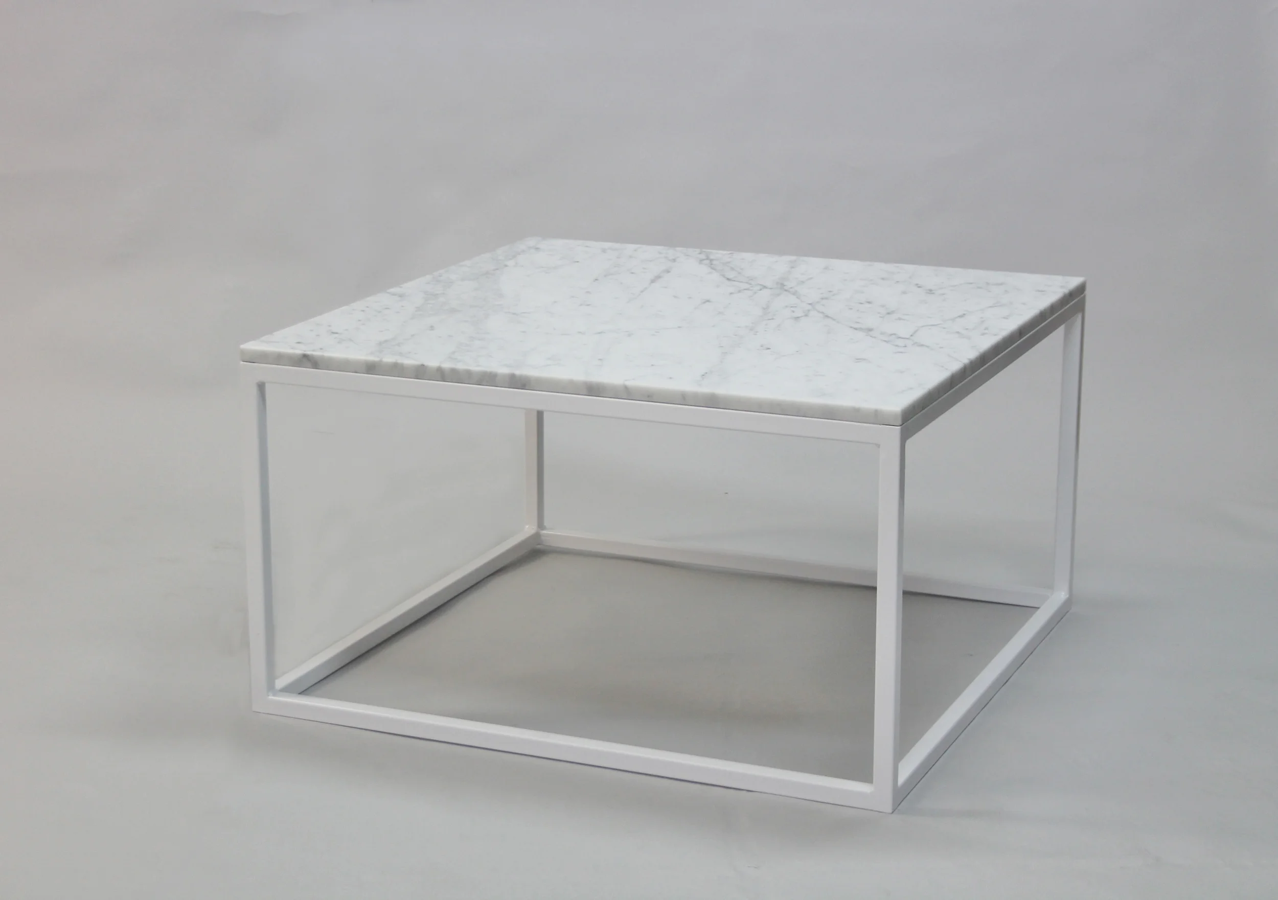 Marmorbord 80x80 H 45, vitt kub underrede