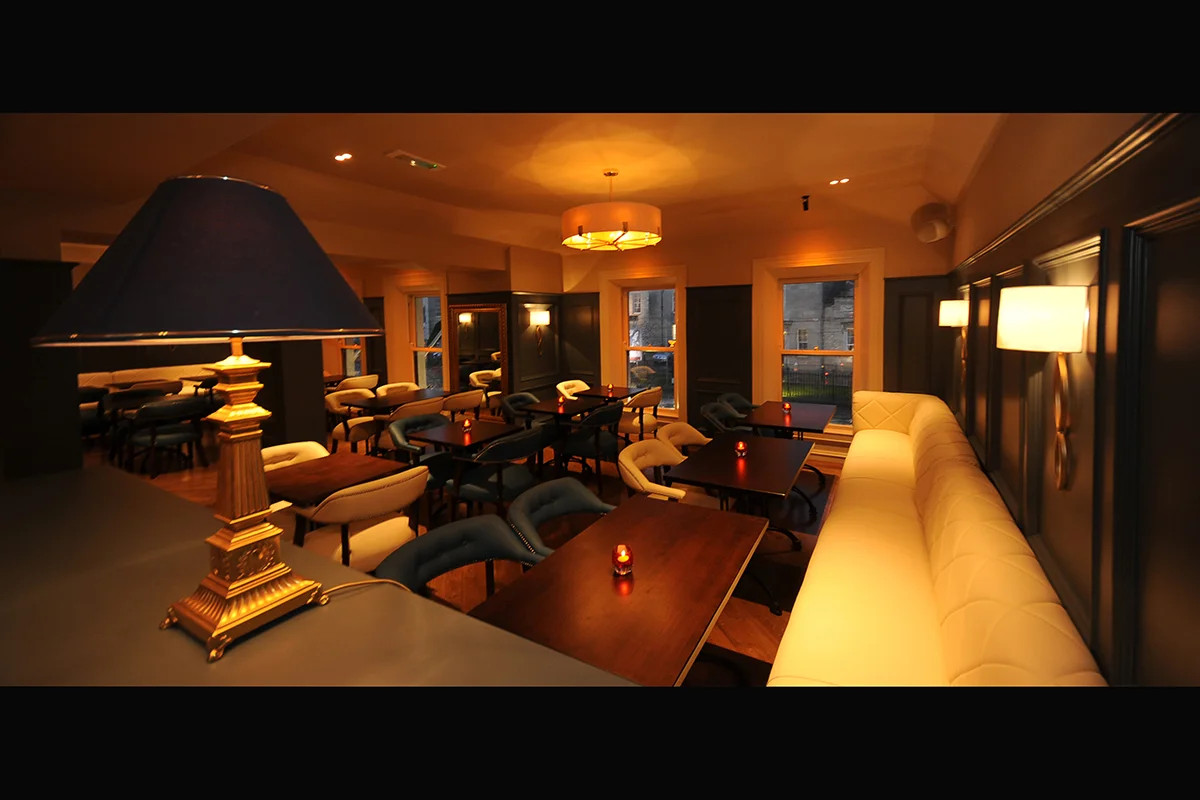 2 Madigans (Front Lounge) © 2014 Mick Langan 012.jpg