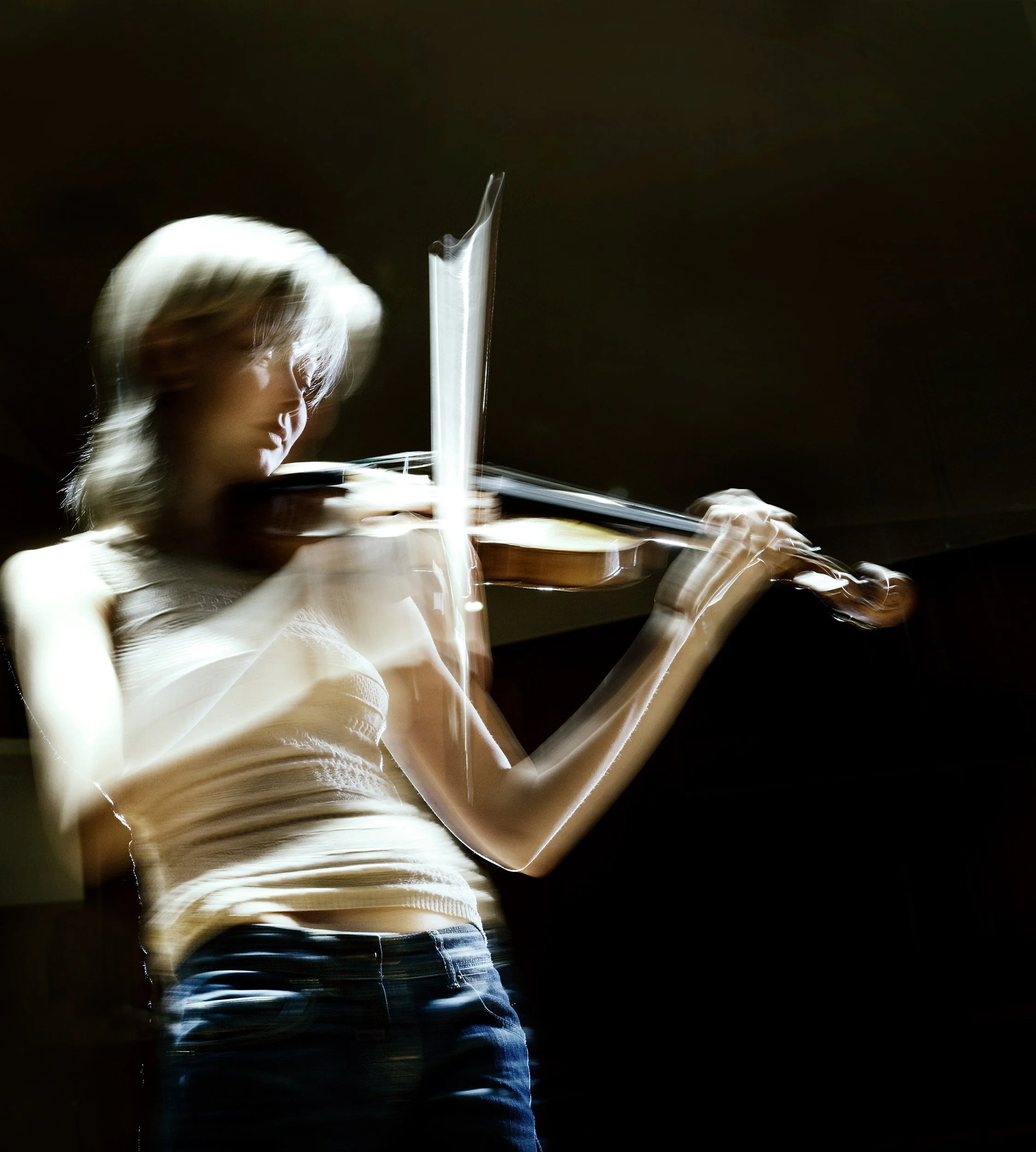 DC4909_2346_performing arts photographer sydeny-alina ibrigamova playing violin 1.jpg