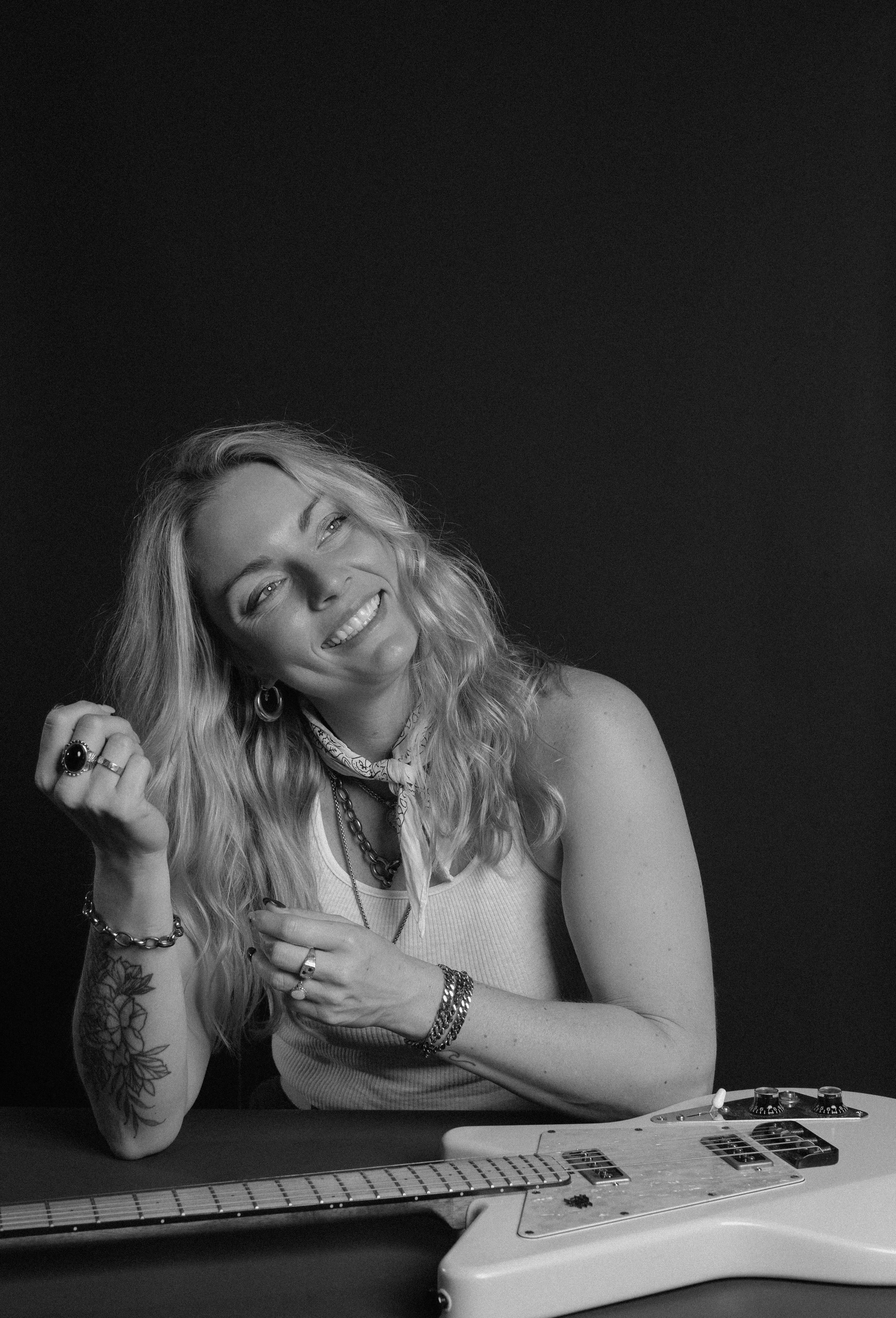 04_Lou_B&W_MiaForrest.jpg