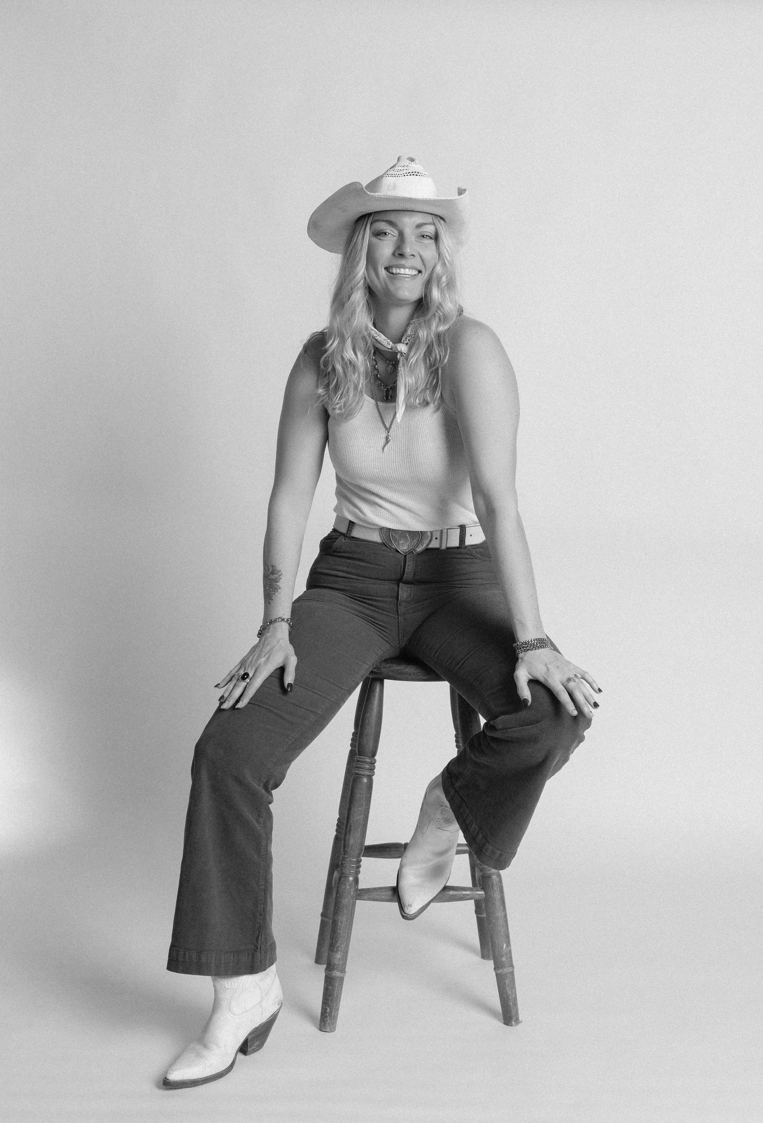 06_Lou_B&W_MiaForrest.jpg