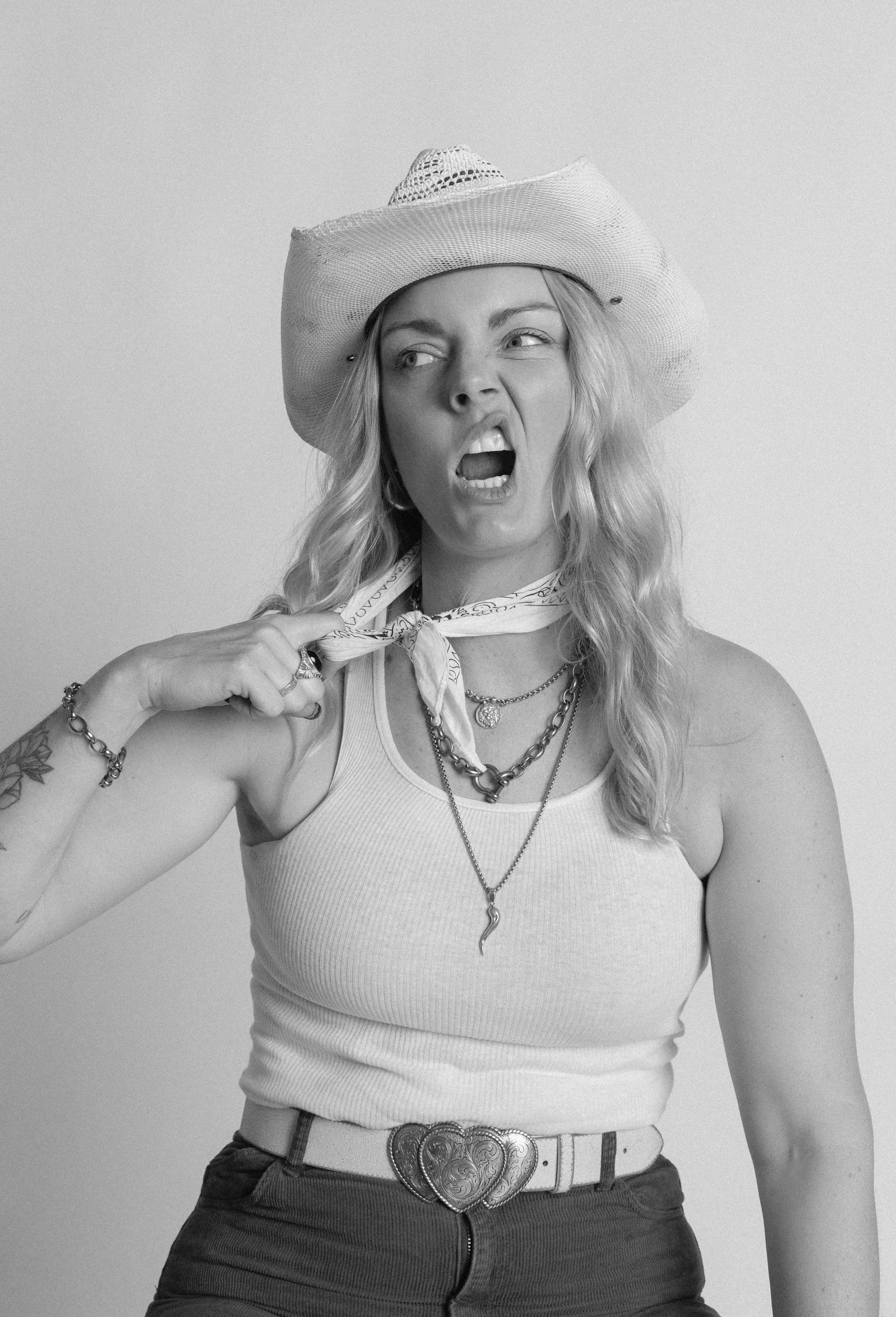 07_Lou_B&W_MiaForrest.jpg
