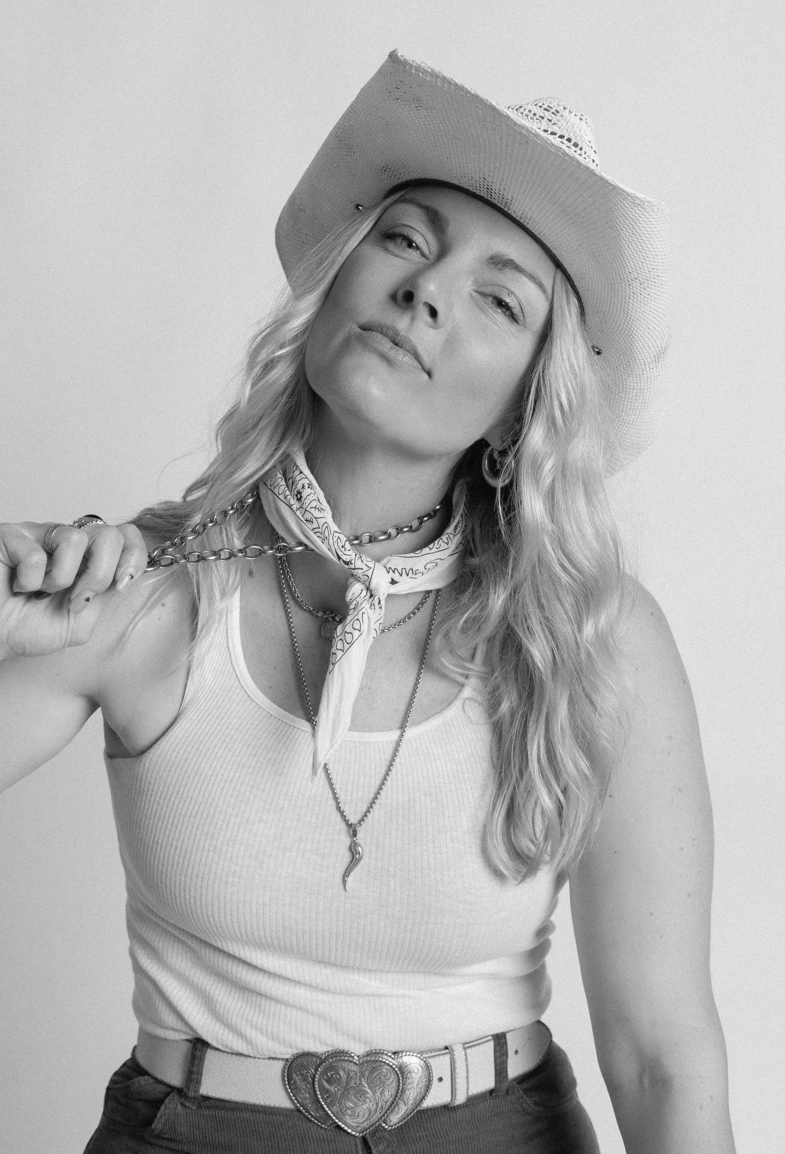 08_Lou_B&W_MiaForrest.jpg