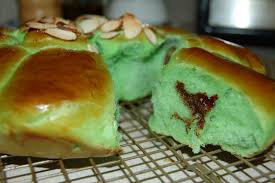 Stuffed pandan bun