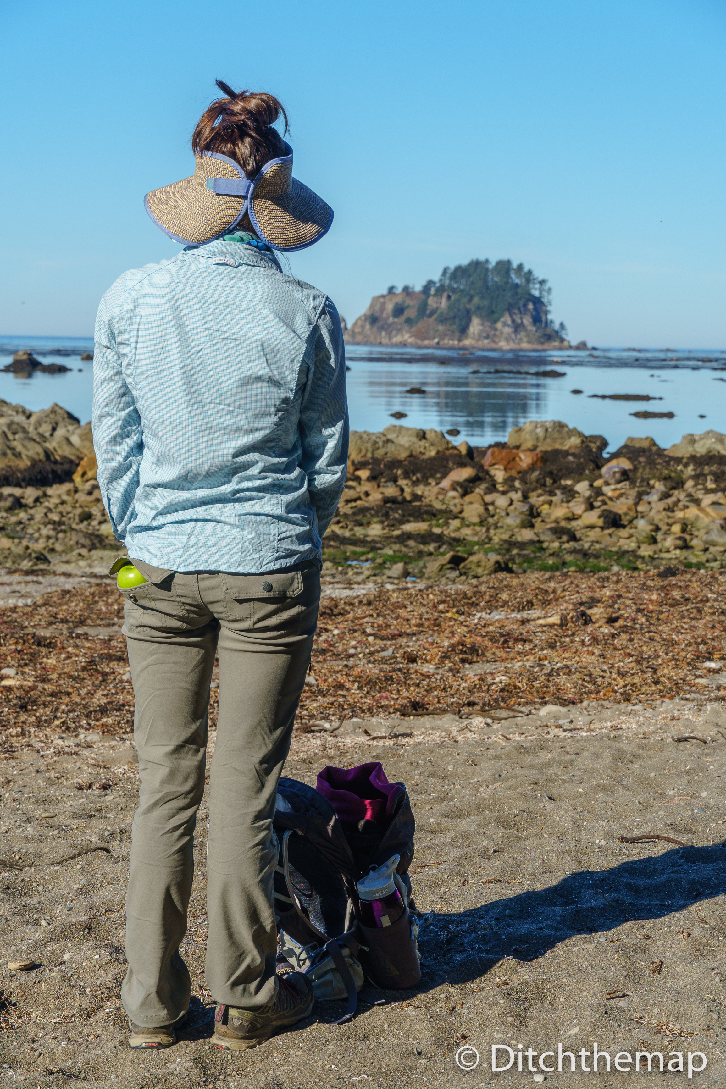 Along the rocky Washington coastline - Girl looking with apple i