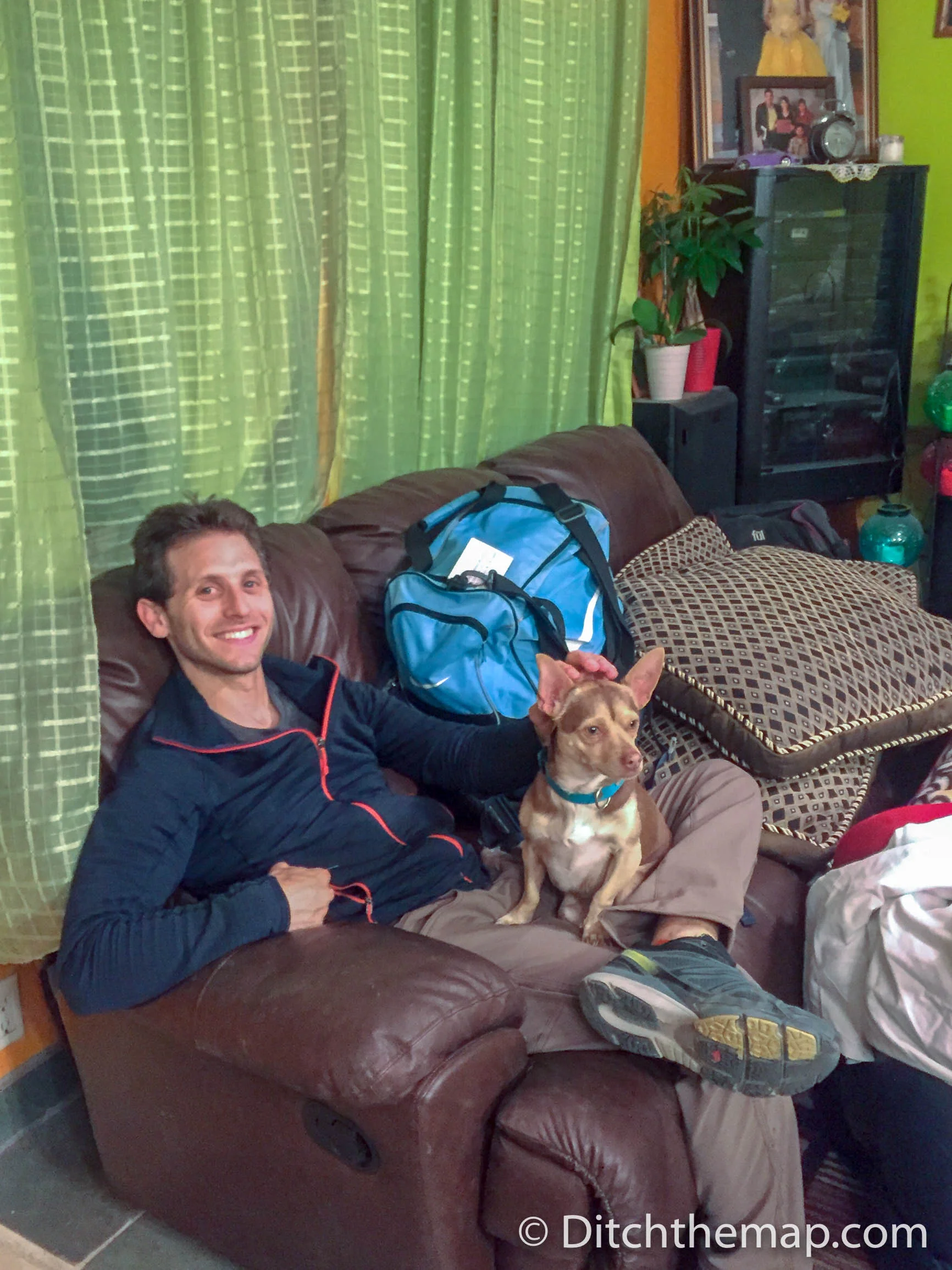 What is Couchsurfing? Learn How To Stay With Locals for Free