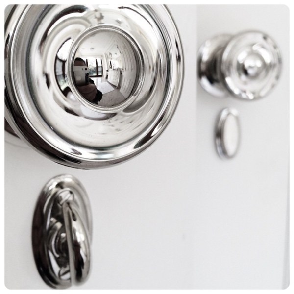 Wilmette-Hardware-wh-architecturalhardware-knob-turnpiece-liddedkeyholeescutcheon-armour.jpg