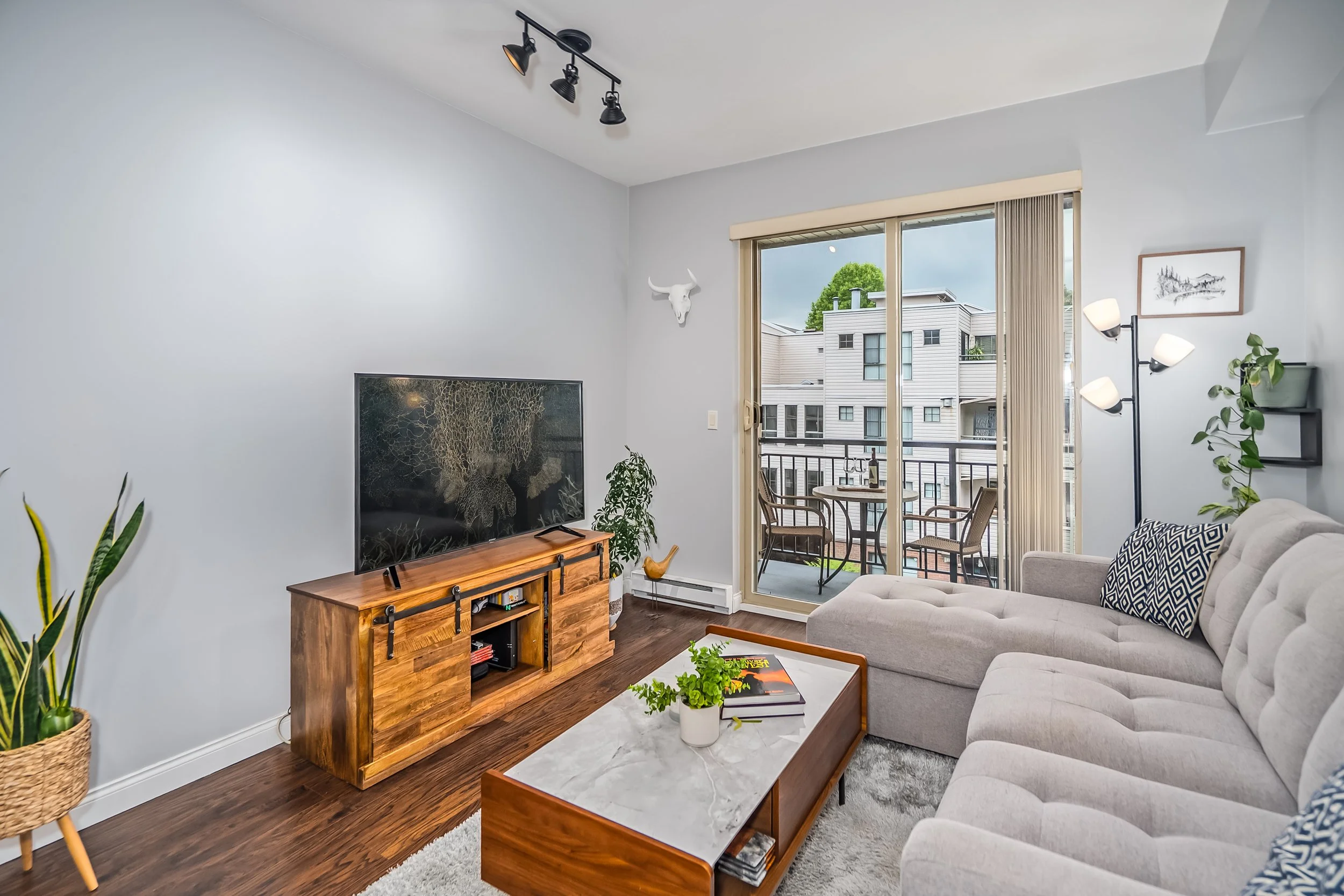 306-2346 McAllister Ave-2.jpg