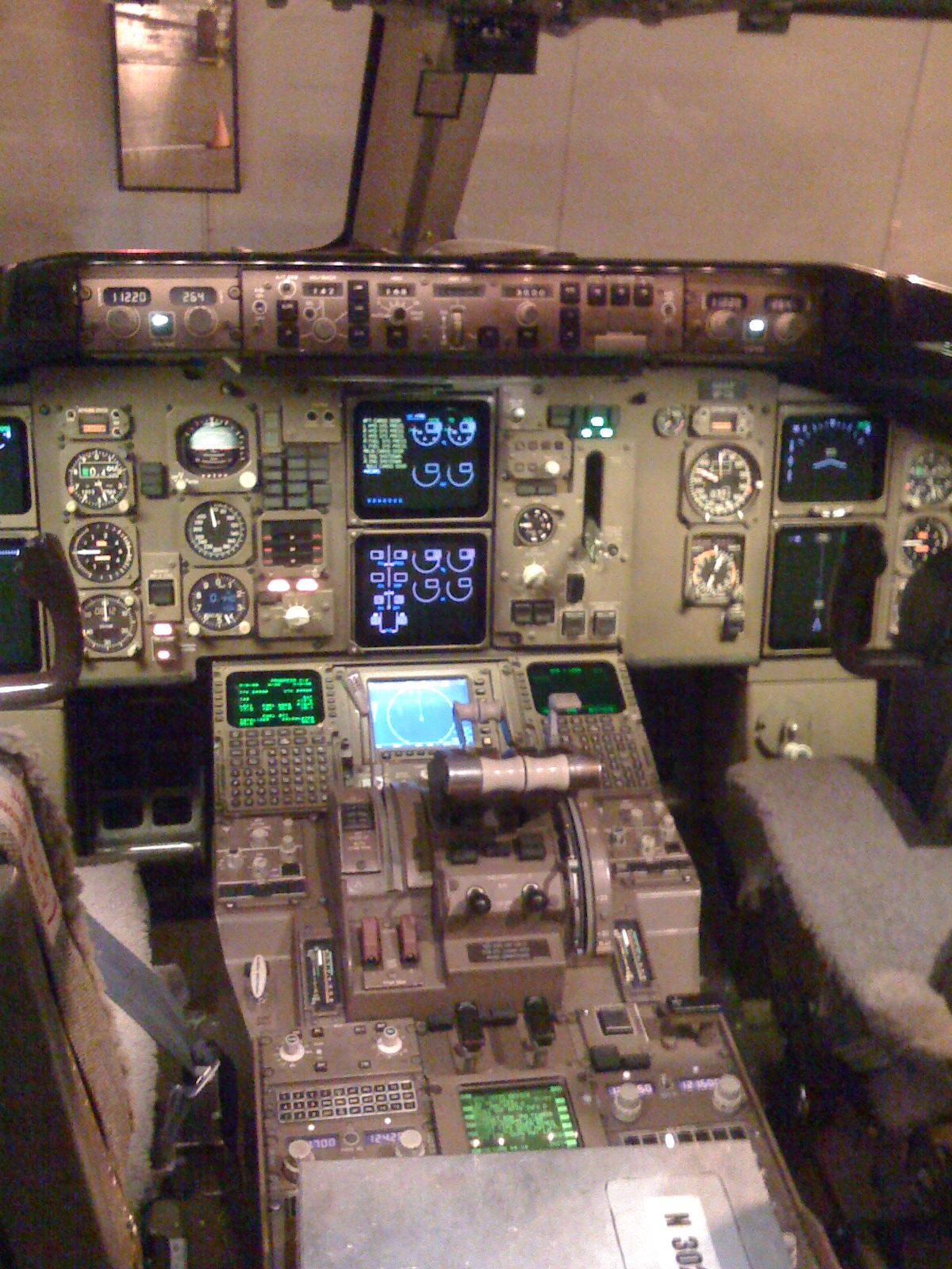 Cockpit of Boeing 757