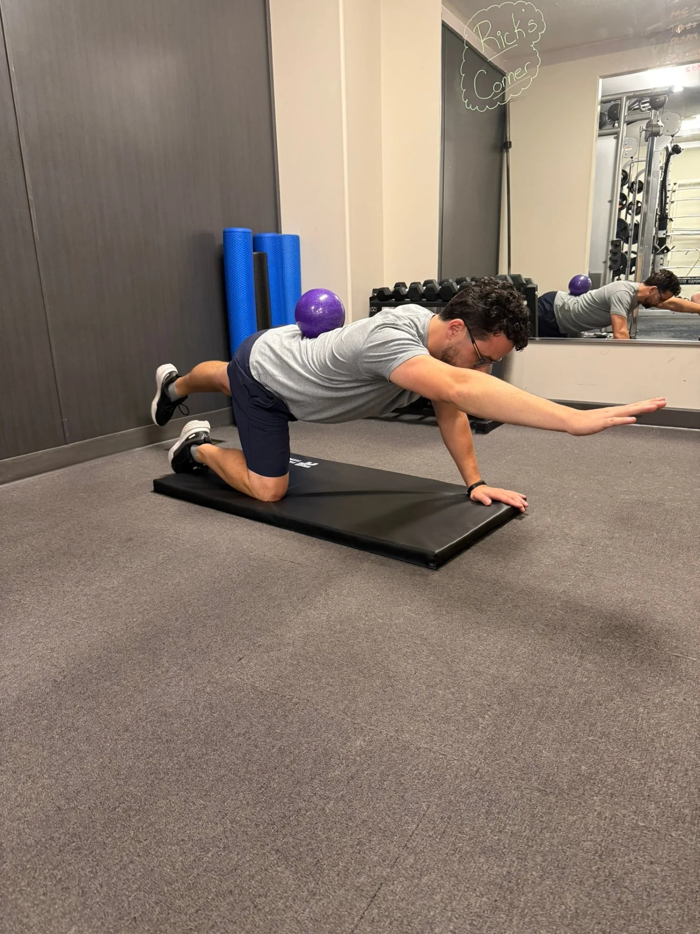 Exercise Spotlight: Bird Dog
In addition to its weird name, it also helps us with balance, core stability and can reduce back pain

Does anyone else feel a little silly doing it though?