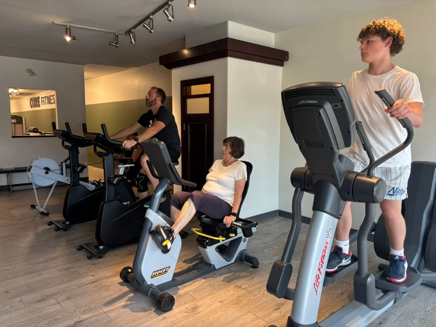 Would you rather...

🏃 Run 5 km

OR

🏋️ Lift weights for 45 minutes?

Tell us your choice and why!