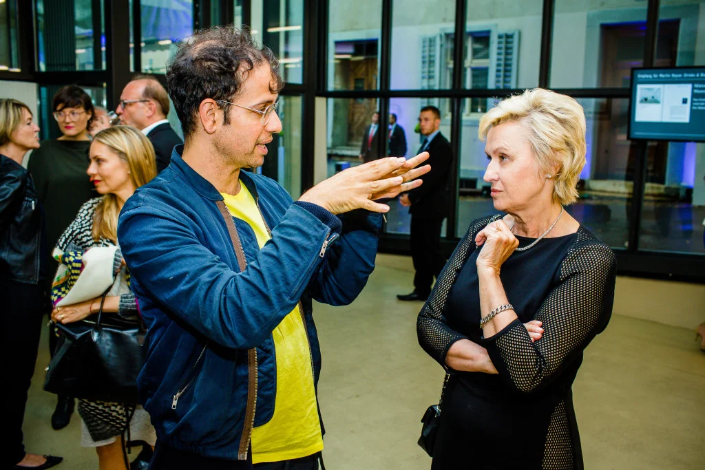 "Hands are weird aren't they?" is not a thing that Tino Sehgal said to Tina Brown ARTNEWS