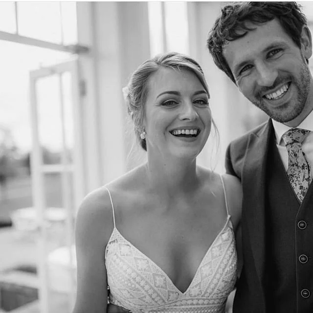 Sarah and Fionan 🤍
Happy first Mother&rsquo;s Day 🇺🇸 @sarahfay01 💙
Photography by @paulmcgintyphotography 
Make-up by @noeleenmua 
#flowersinherhair #relaxedupstyle #irishhairstylist