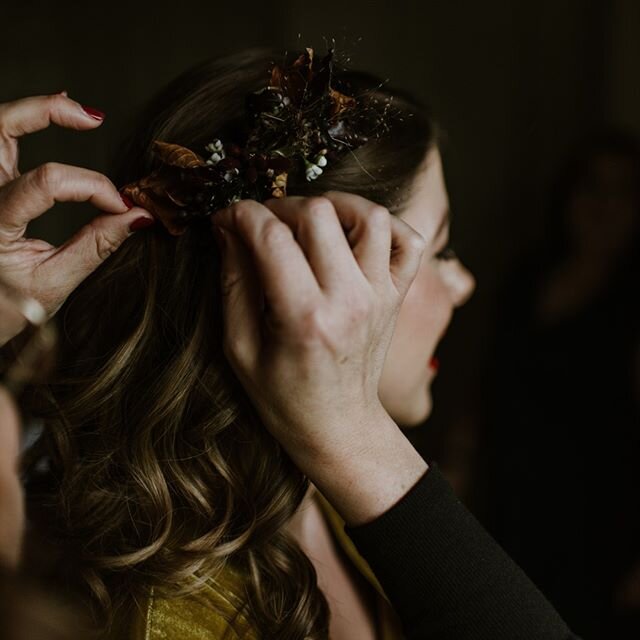 my hands doing what they love to do ⁠
⁠
Photography: @katshootsweddings⁠
Floral headpiece by @anthesis_floral⁠
Beautiful bride @clairemacsnaps