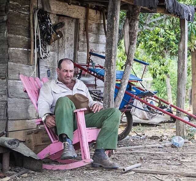 You gotta do something, but sometimes doing something is doing nothing.

#cuba #travel #vinales #portrait #granjero #farmer #portrait #candid