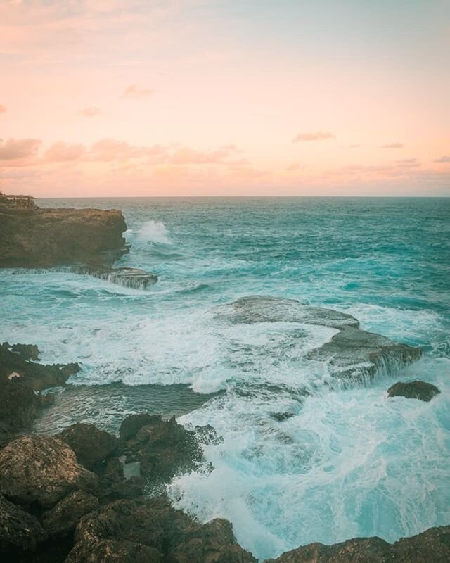 😍 #coastline #sunset #pinkandblue #ocean