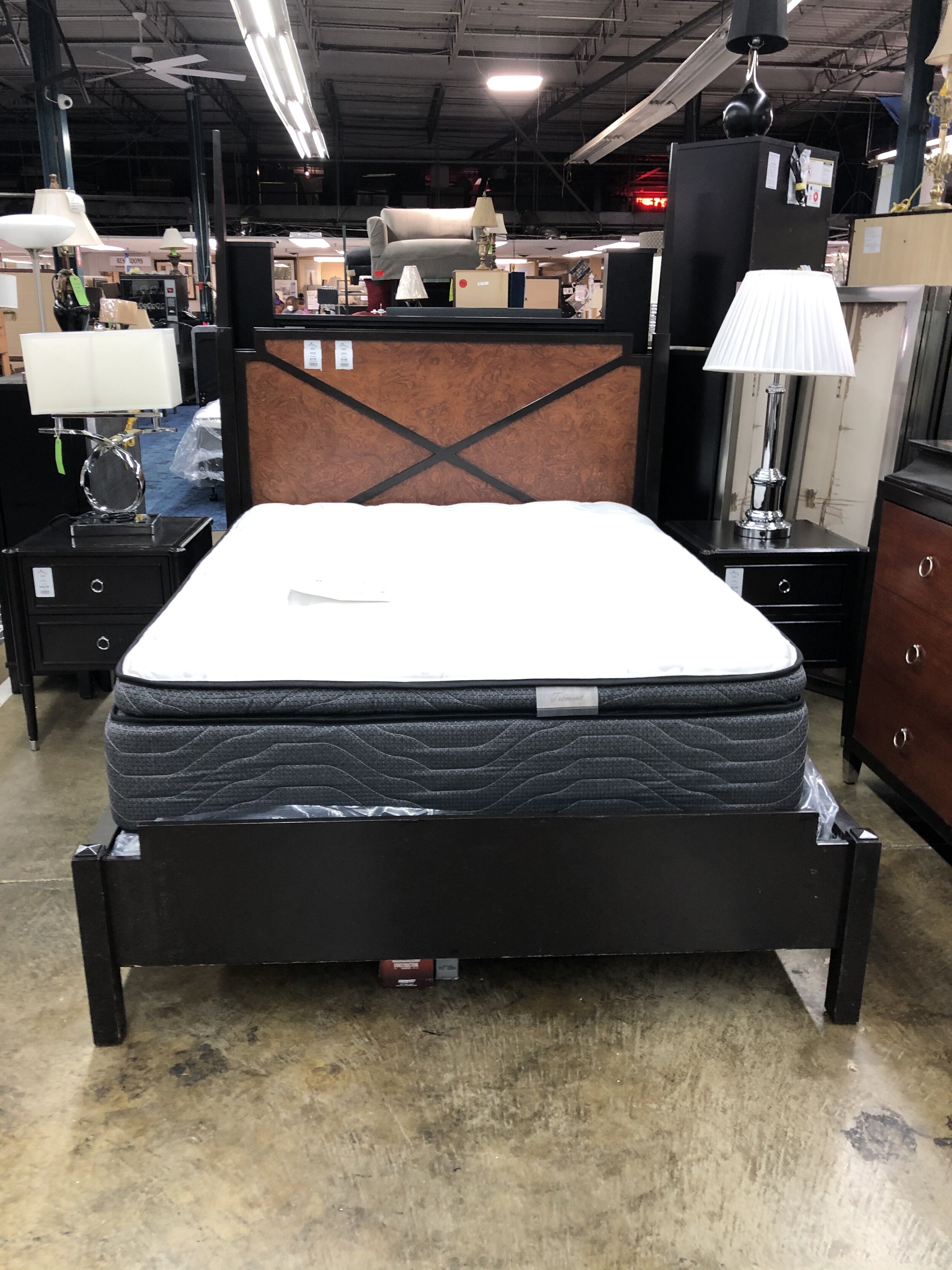DC 3PC Queen Bed HB-FB-RAILS ) also comes in King