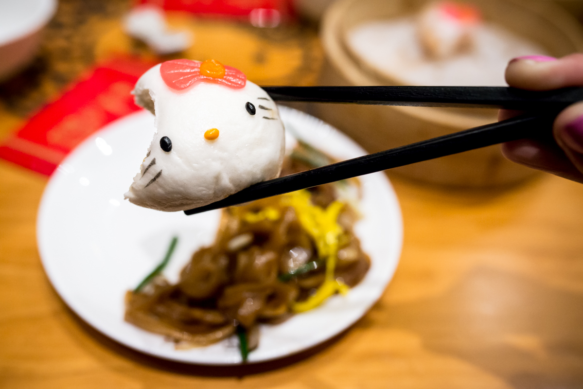  Hello Kitty custard bun&nbsp;and Ho Fun rice noodles 