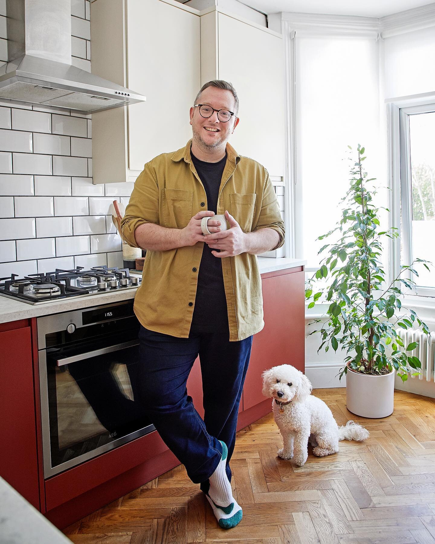 In this months @olivemagazine (out today) the team came and photographed my petit kitchen and we talked about how we put our stamp on the place, without spending a fortune. We hated the bland kitchen that we inherited but, as it was relatively new an