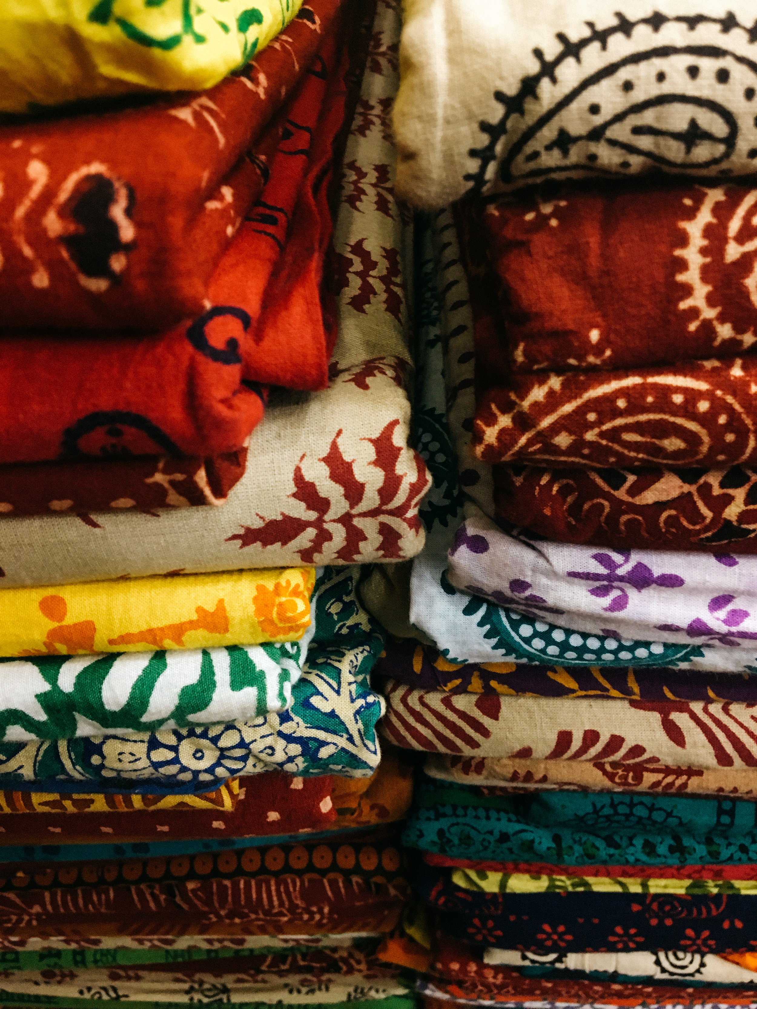  Dakshinapan - a feast for the eyes within Kolkata! Dakshinapan is a complex of stores, all carrying handicrafts and handloom textiles from all over India. It's an art-lover's paradise. This stack of beautifully block printed textiles is just a tiny 