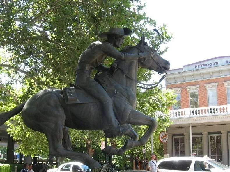 Pony+Express+Statue.jpg