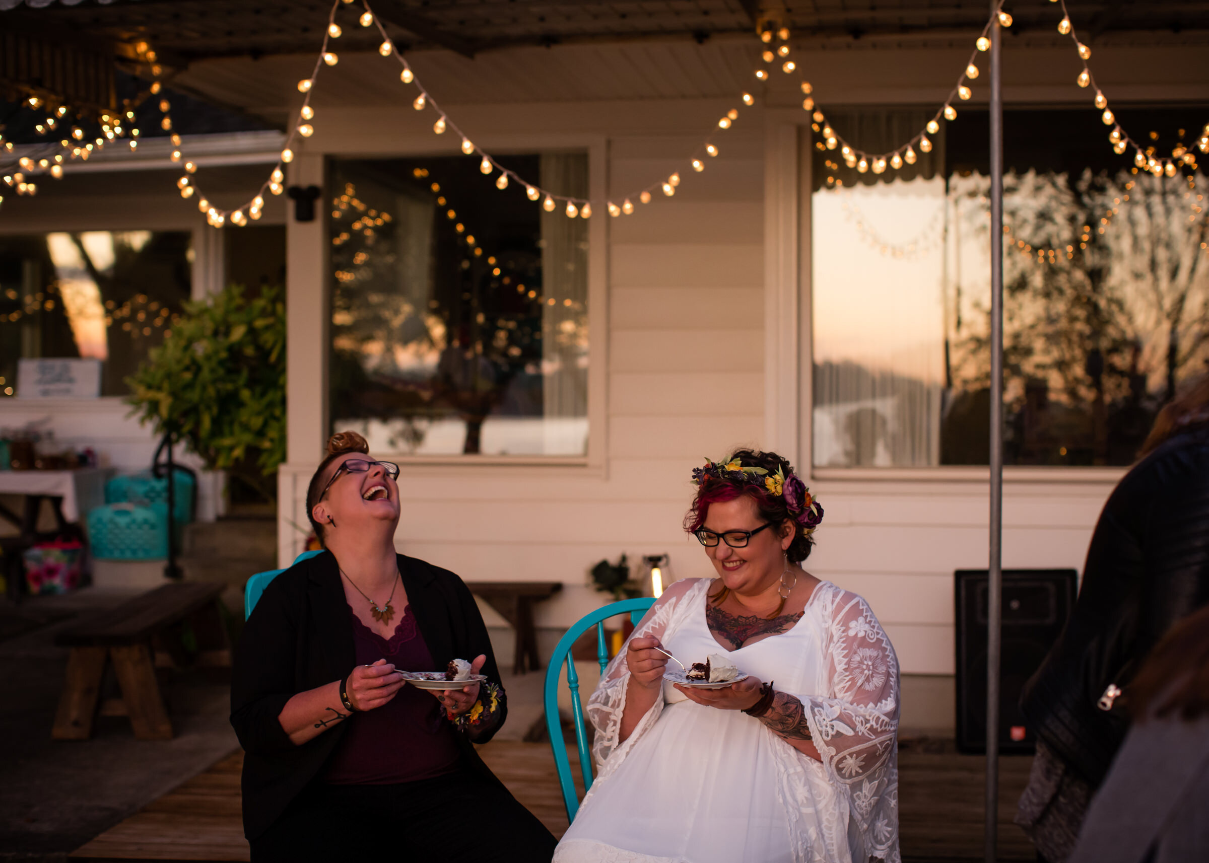 lesbian-brides-sunset-cake.jpg